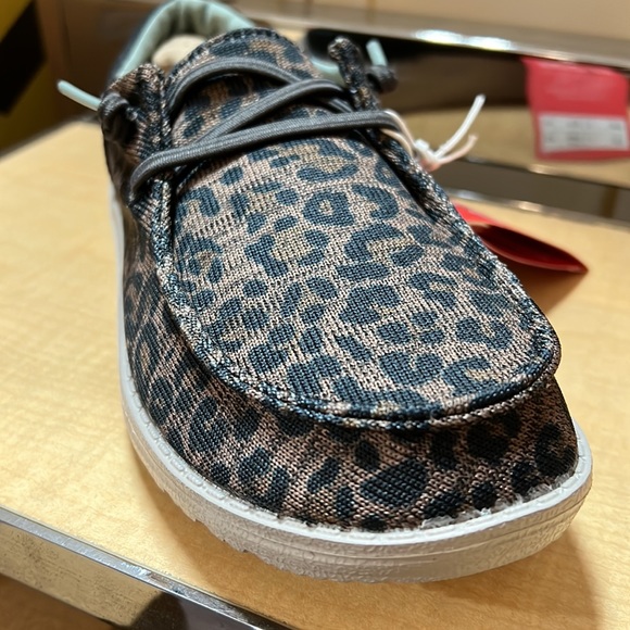 NEW Hey Dude Shoes Womens Wendy Leo Brown Leopard - Picture 2 of 4